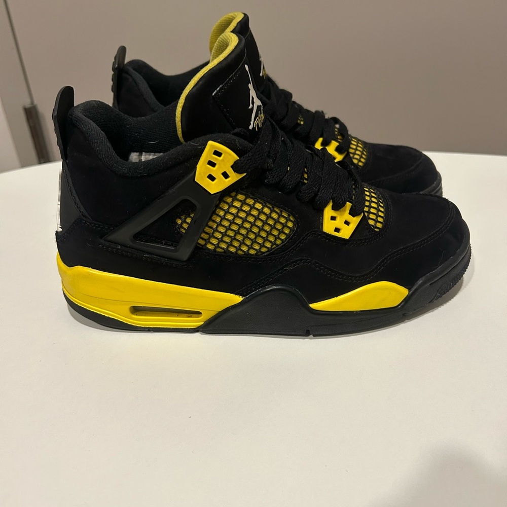 Jordan 4s Thunder - Picture 6 of 6